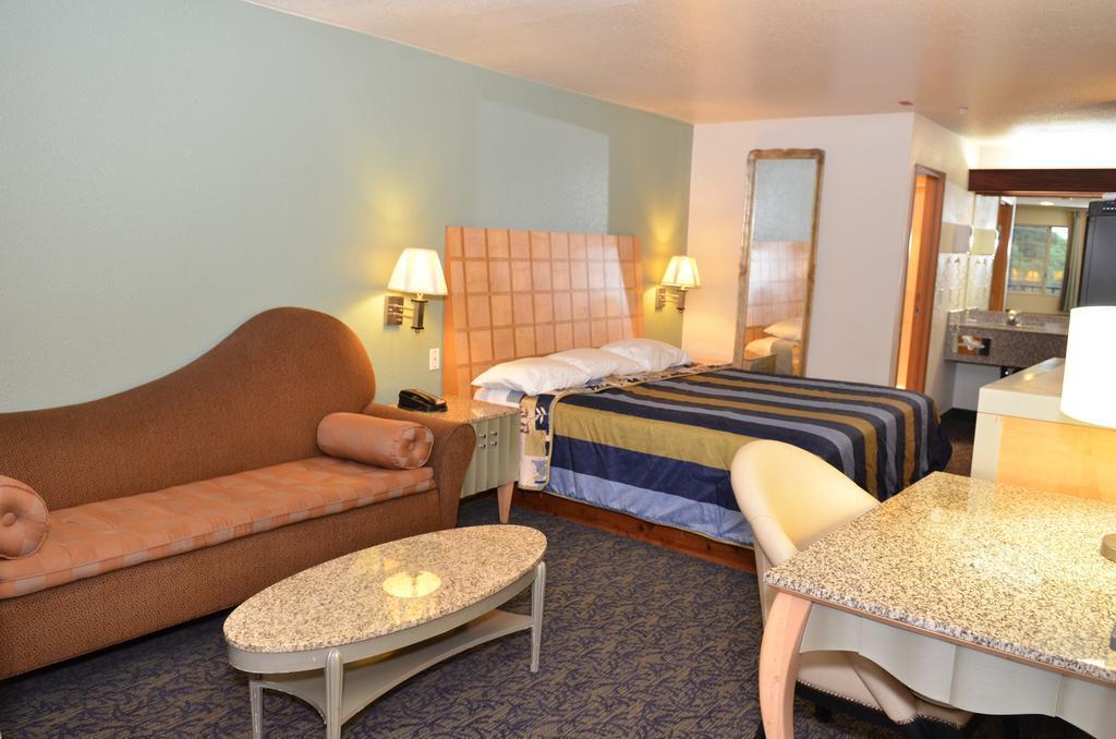 Econo Lodge Portland Airport Exterior foto