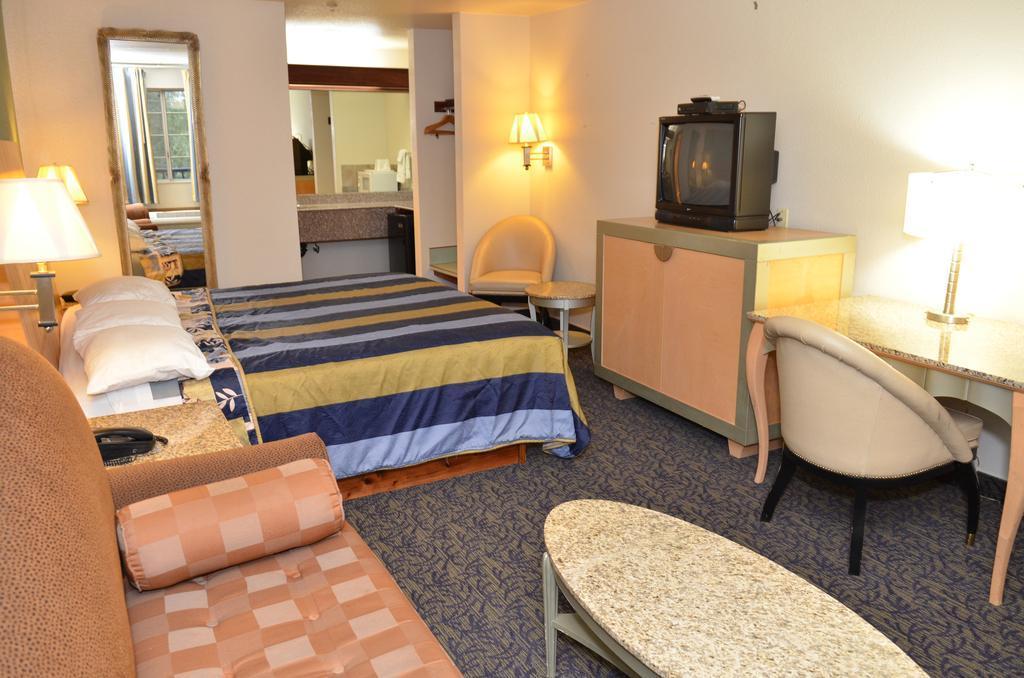 Econo Lodge Portland Airport Exterior foto
