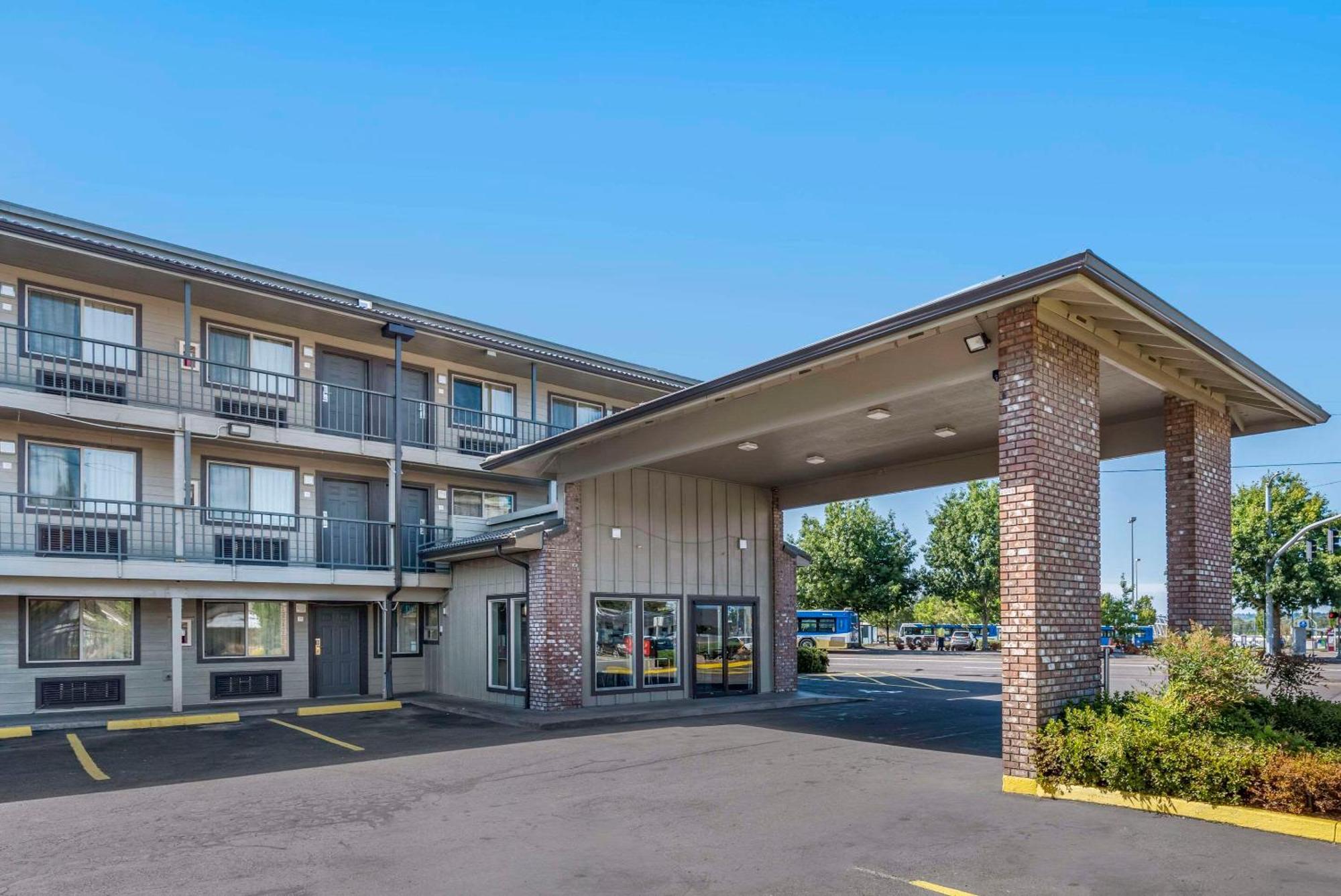 Econo Lodge Portland Airport Exterior foto