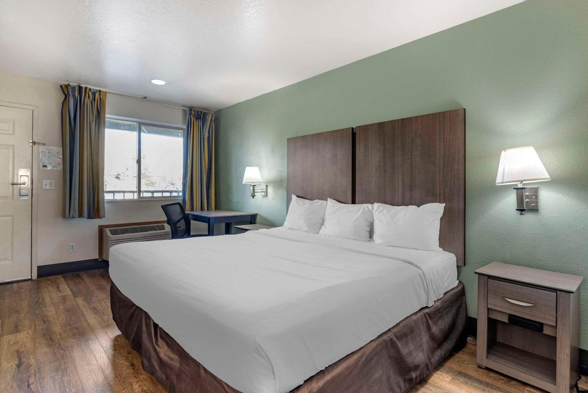 Econo Lodge Portland Airport Exterior foto