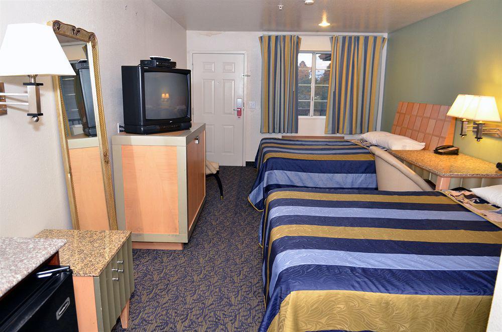 Econo Lodge Portland Airport Exterior foto